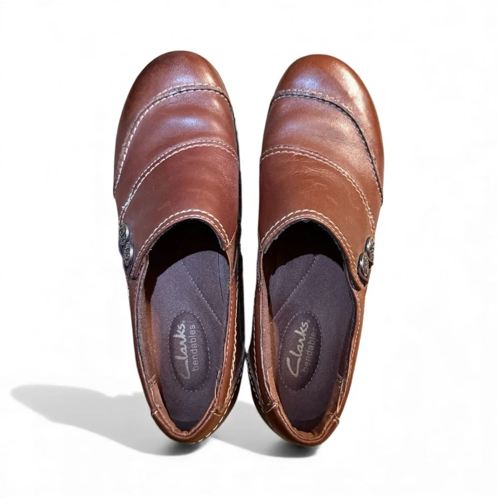 CLARKS Brown Leather Women’s Slip-On Shoes - US Size 8 M - EUC